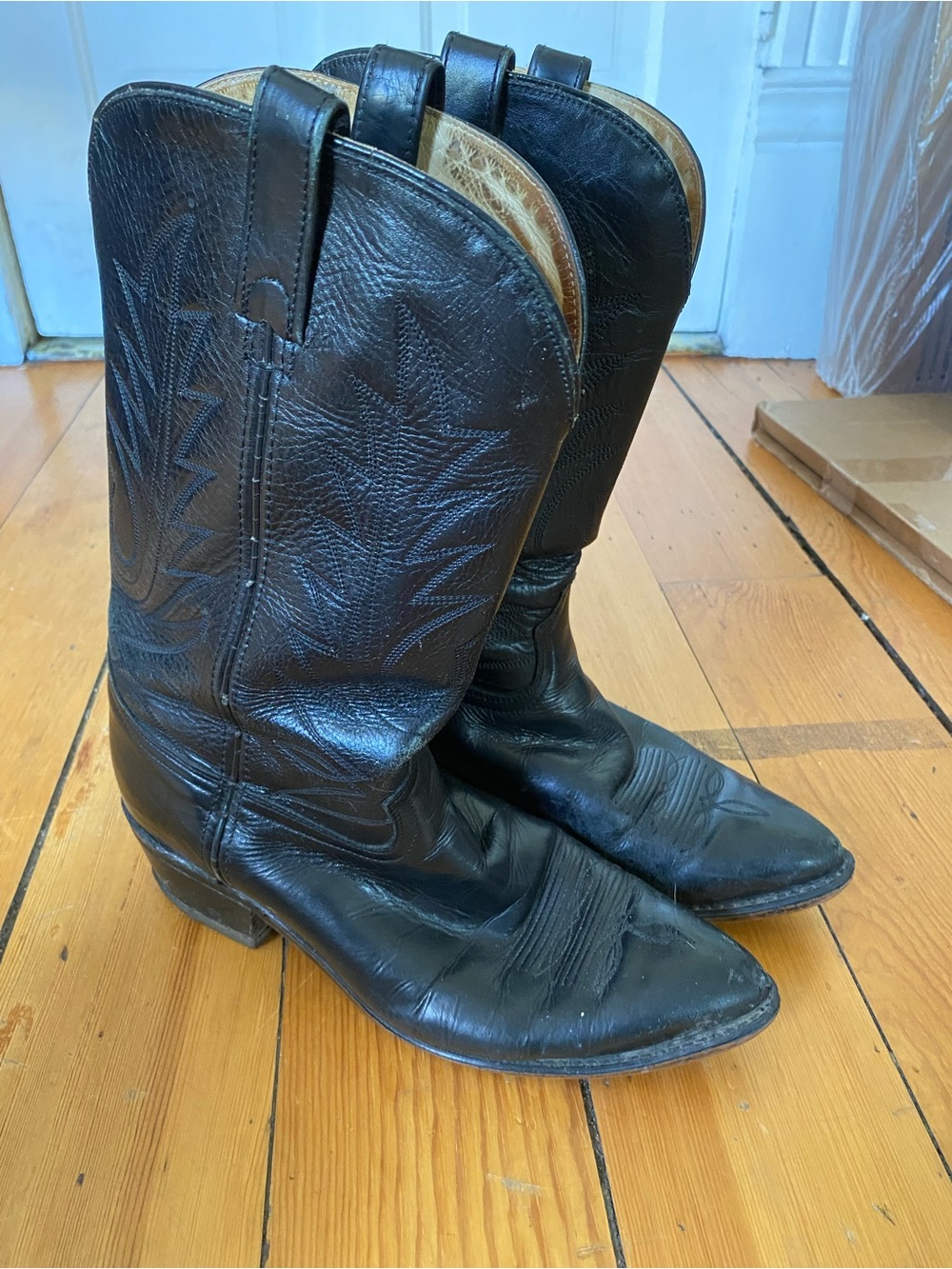 Ariat Black and Tan Western Boot Interior Label